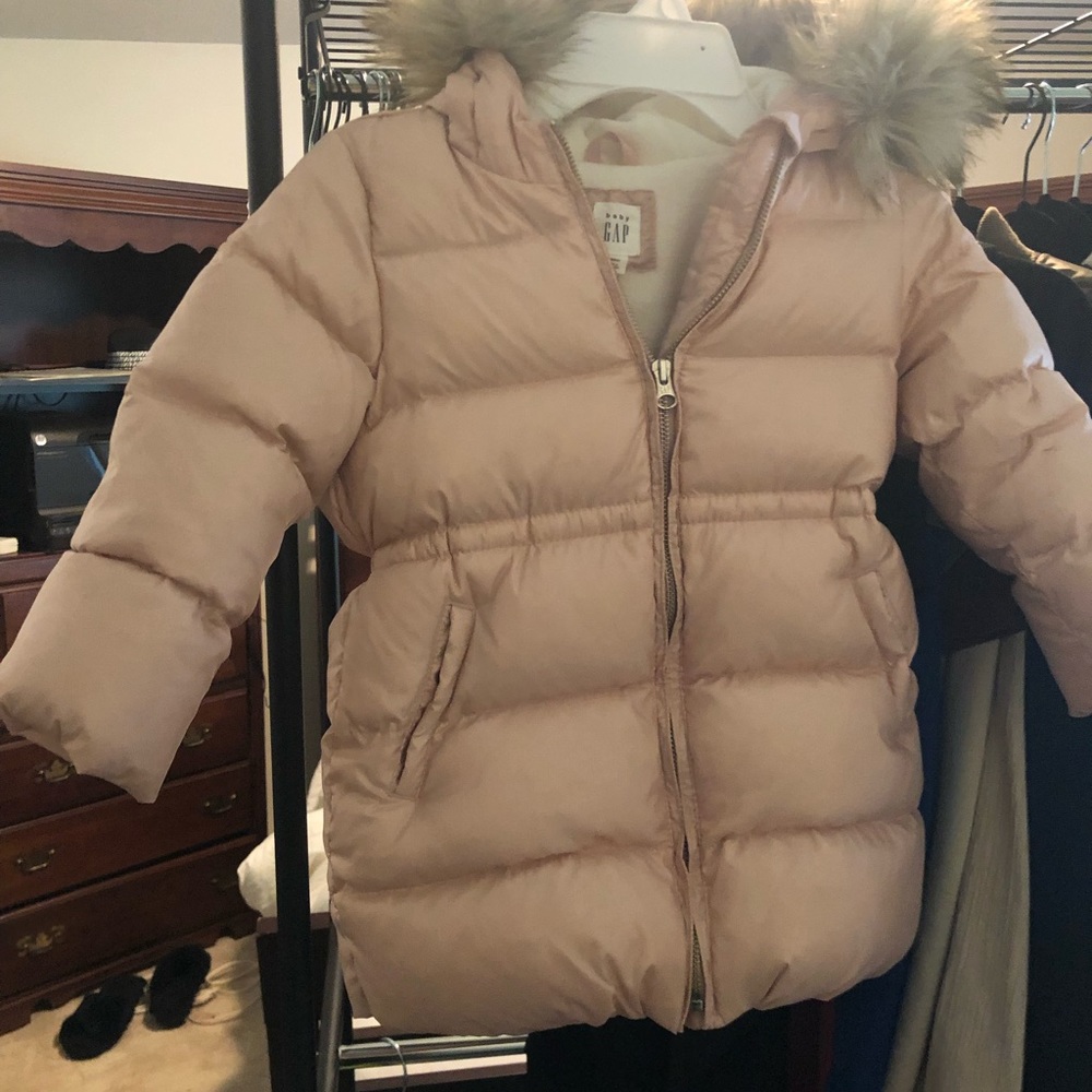 GAP Girls puffer coat like new size 4t rubs small
